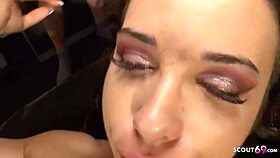 AO GANGBANG FÜR KLEINES DEUTSCHE TEEN 18+ MIRA CUCKOLD MIT 20 FREMDEN TYPEN