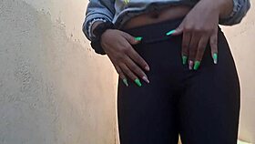 adoro quando vejo minha sobrinha de calça apertada já como ela ali na rua mesmo