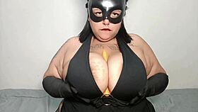 Can mary jhuana handle that vibrator like a bunny?