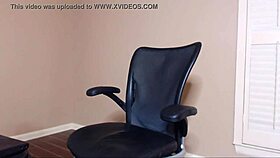 Transexual browsing and jerking on webcam.