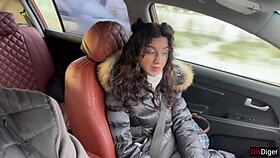 कार में रिस्की पब्लिक सेक्स भारी कम फेस पर