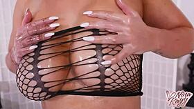 Curvy Beauty Nina Kayy Makes Her Pussy Squirt