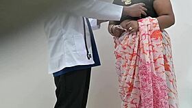 डॉक्टर हिडन कैम पर पेशेंट को हार्ड बेंग करता है, ओएमजी!