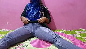 Sexy Desi Girl SUCKING Boyfriend DICK in CLASSROOM with Mother in Law!