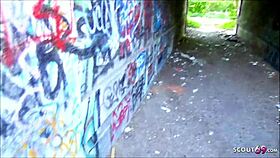 Deutsche BBW Urlauberin in Berlin von 2 Typen im Park Gefickt