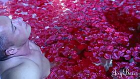 Hey, watch Loren Minardi seduce her lover after hot tub dip