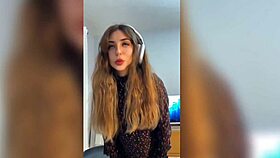 Girl fucks while listening to music and orgasms.