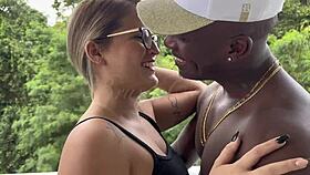 Latina caught by security on balcony enters building