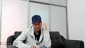 I had fun with my gay friend and was surprised by his size