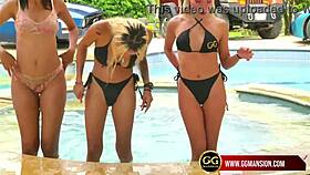 Kneeling In 4 And Fingering Each Other Ggmansion