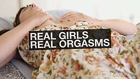 Olive and Verronica lick each other's pussies with vibrators 😘