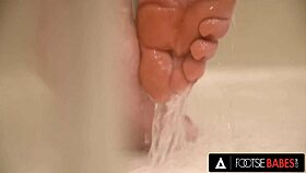 Footsie babe Sybil in stockings teases man to cum on her feet