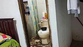 esposa infiel folla con amigo mientras cornudo trabaja?