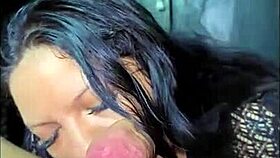 hermosa tiktoker 18 con ojos claros suplica follar