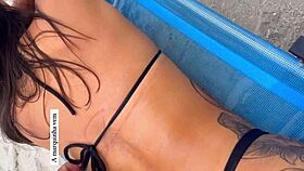 Deixei minha amiga gozadinha no hotel depois da prainha doggystyle