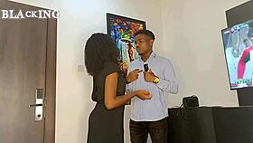 house agent convinces her client to rent an office space with her pussy 😏