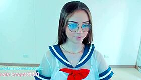 Watch these cheerleaders finger themselves on webcam! So sexy!