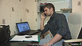 चीटिंग रशियन बेब लवर को बांधती है स्ट्रेंजर्स राइड के लिए