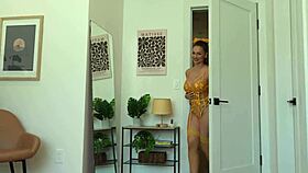 I fucked my big booty roommate in doggystyle before her date 😏