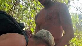 negao hetero dotado encontra novinho sedento por rola atras da escola e fode o cu dele