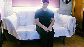 Señor, touch the señorita and ask her to strip