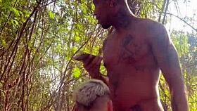 negao hetero dotado encontra novinho sedento por rola atras da escola e fode o cu dele