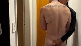 Interracial bodybuilder gets hot sex action in the gym