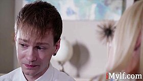 Kennedy Kressler, the cougar seduces the tutor with her big boobs
