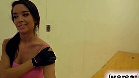 Averi Brooks Delivers Intense Balls Deep Blowjob in Wet Pussy Massage