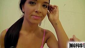 Averi Brooks Delivers Intense Balls Deep Blowjob in Wet Pussy Massage