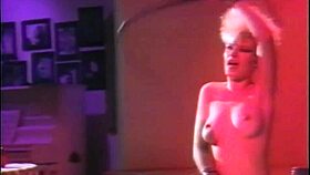 uhh, lois ayres shakin’ her ass on stage b4 gettin’ fucked!