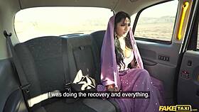 फेक टैक्सी बंगाली नर्स बिग लंड पर राइड करती है टाइट एशियन चूत में