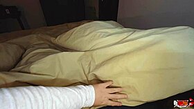 yo, sharing a bed with stepmom and finishing on her big ass! 😜