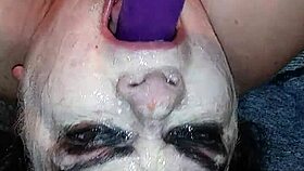 मिस टीएल ने टॉयज से गले की तकनीक दिखाई