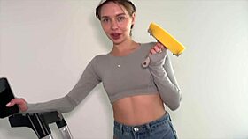 फोरमैन ने पेंटर को स्टेपलैडर पर टूटे जींस में चोदा