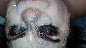 मिस टीएल ने टॉयज से गले की तकनीक दिखाई