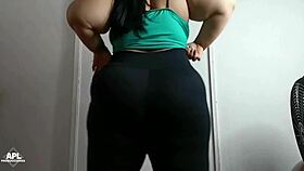 Mientras Mi Madrastra Se Alista Para Ir Al Gym Yo Intento Llegar A Un Acuerdo Con Ella Para Que Se Quede En Casa Y Trabajar Ese Culo Grande Mientras La Grabo