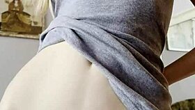 Cute petite girl fingers herself to orgasm 😍 - maiskii