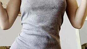 Cute petite girl fingers herself to orgasm 😍 - maiskii