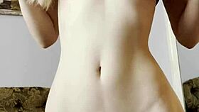 Cute petite girl fingers herself to orgasm 😍 - maiskii