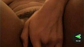 Morena de fuego se masturba intensamente para mí con pasión 😍