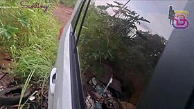 Meu marido fardado passou na frente do carro que eu estava dando e não viu, leading to public humiliation with big cock flashing and cuckold outdoor scene