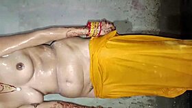 कामोत्तेजक भाभी बाथरूम में पेशाब करती हुई हिंदी में अश्लील