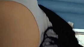 hola soy colombiana en ecuador con 19 años escribeme para quedar