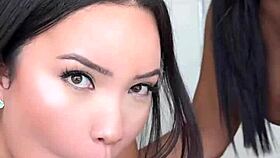 Gostosa asiática convidou amiga pro primeiro ménage, negão gozou nas duas! 😲