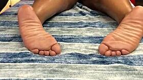 i had crazy fun with this sexy chocolate queen, made her melt with a wet massage while spreading her thick black ass