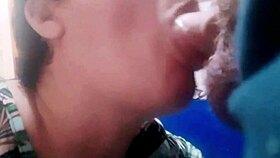 Fui ganhar trocado pro lanche, but the builder tricked me into blindfold play for extra cash.