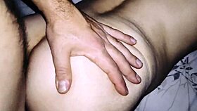 व्हाइट स्टॉकिंग्स और एनल ने मुझे इस मिल्फ पीओवी से पागल कर दिया... डेम! 🔥