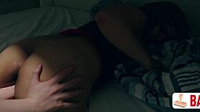 Mi novio me dejo plantada pero mi compa�era de cuarto me follo el co�o mas rico que mi novio