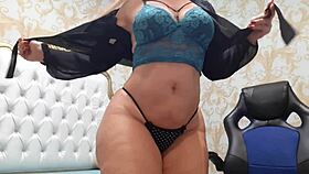 yo, watch this sensual dance with shorts and big ass!